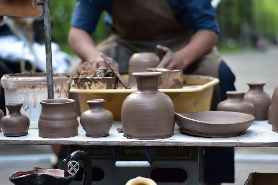 重庆夏季女装市场流行趋势及轻盈面料应用观察