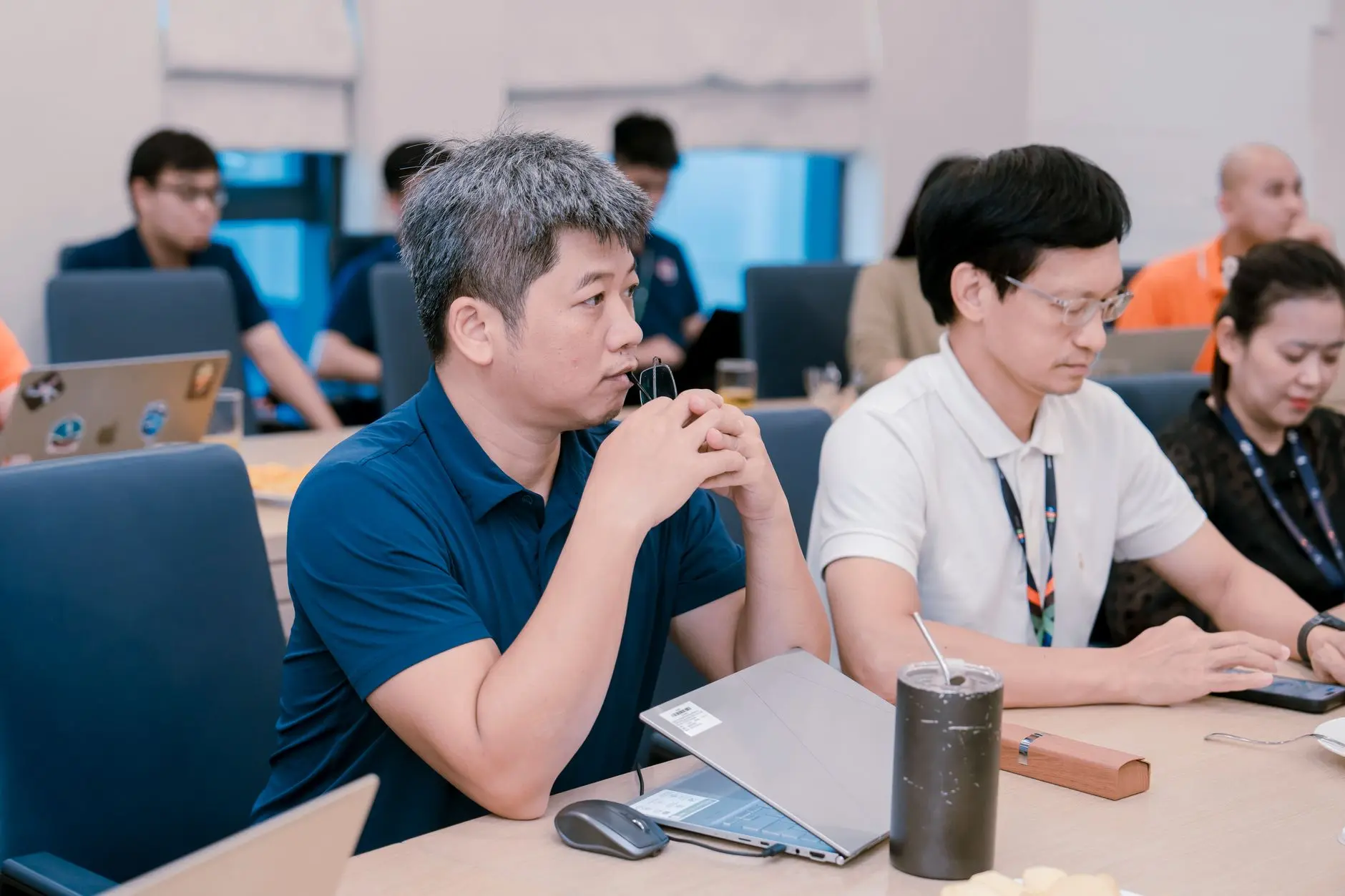 千娱音夏季连衣裙与短袖T恤产品参数对比分析