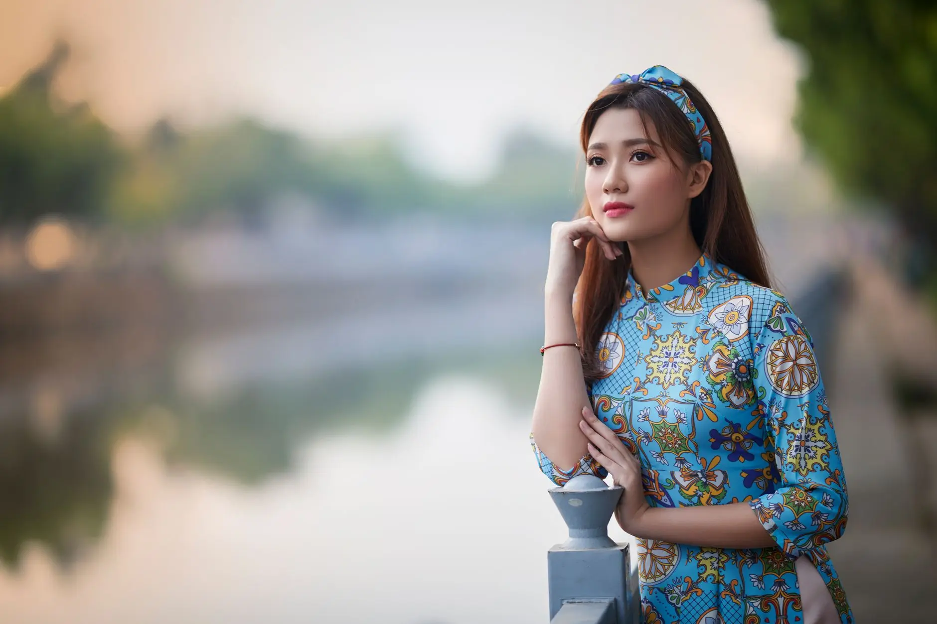 2025夏季女装流行趋势解析：重庆女性连衣裙与短袖T恤搭配指南正文配图 1